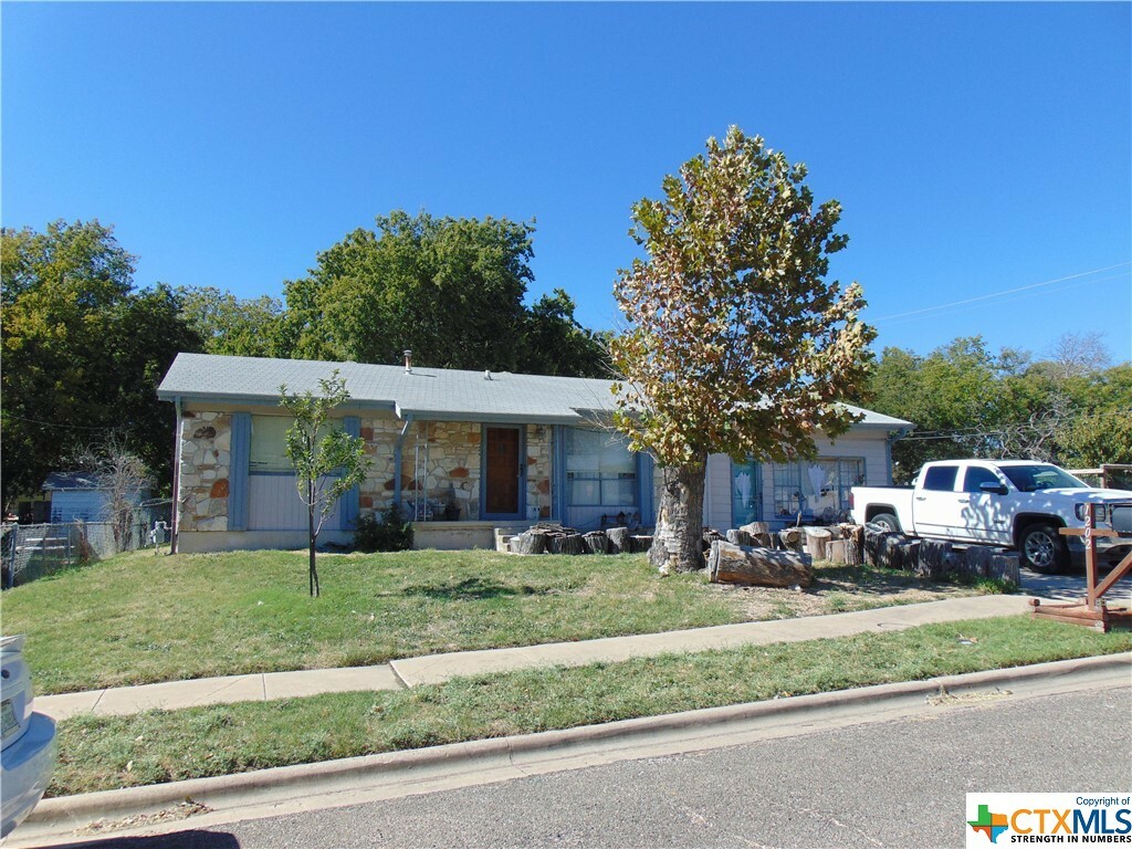 Property Photo:  1202 S 13th Street  TX 76522 