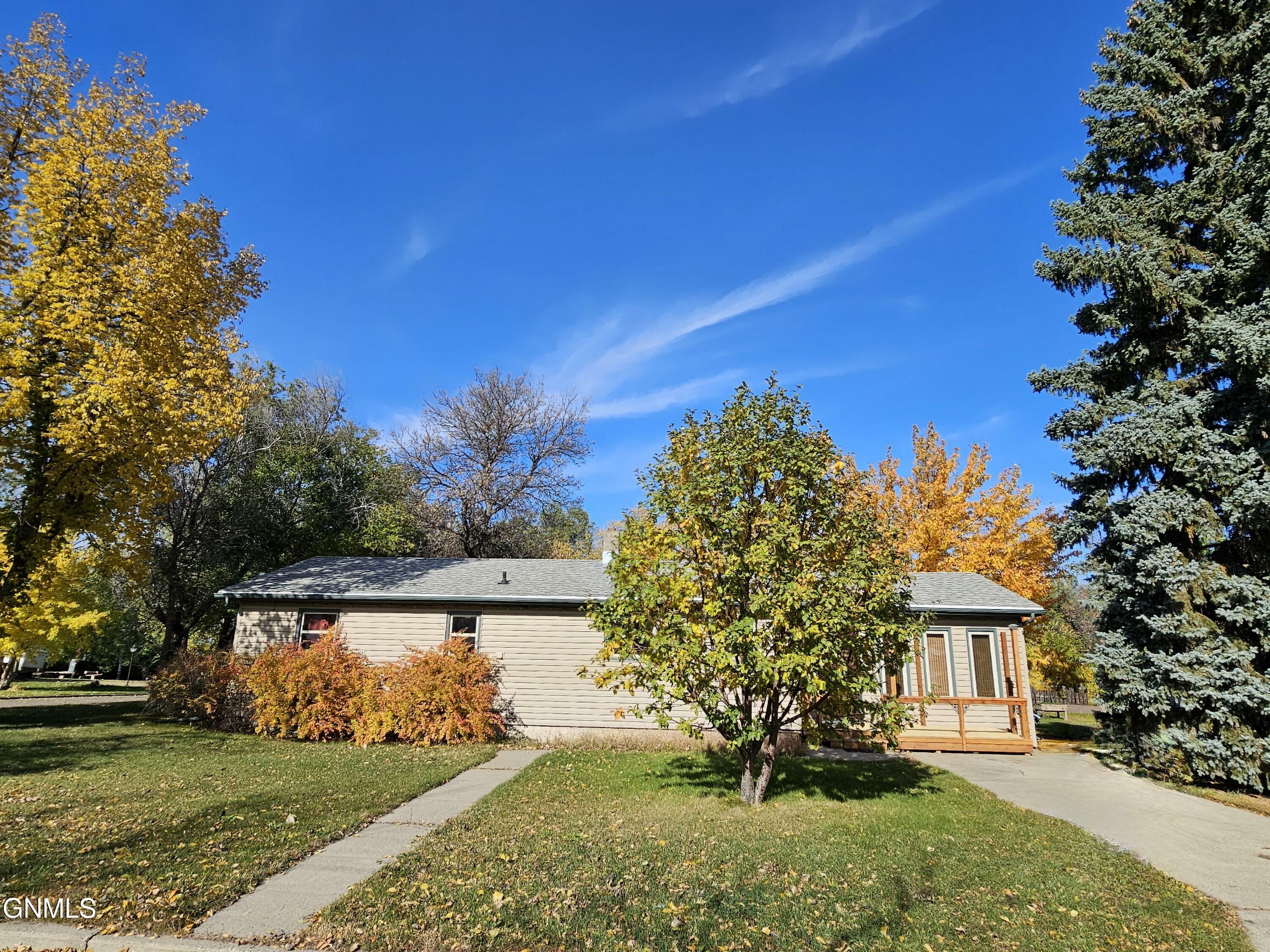 Property Photo:  322 5th Street NW  ND 58545 