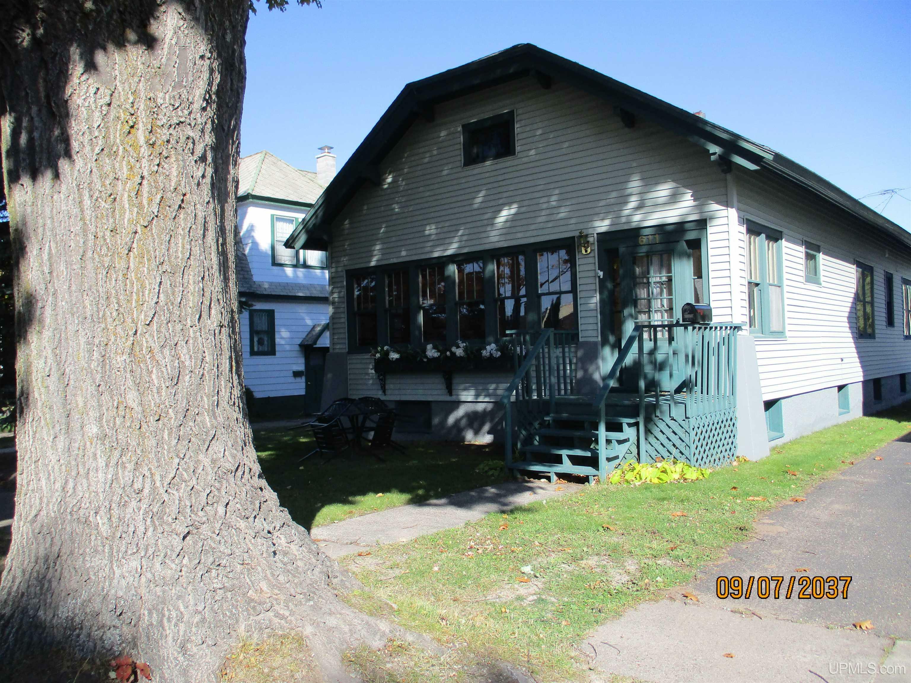 Property Photo:  611 Michigan  MI 49953 