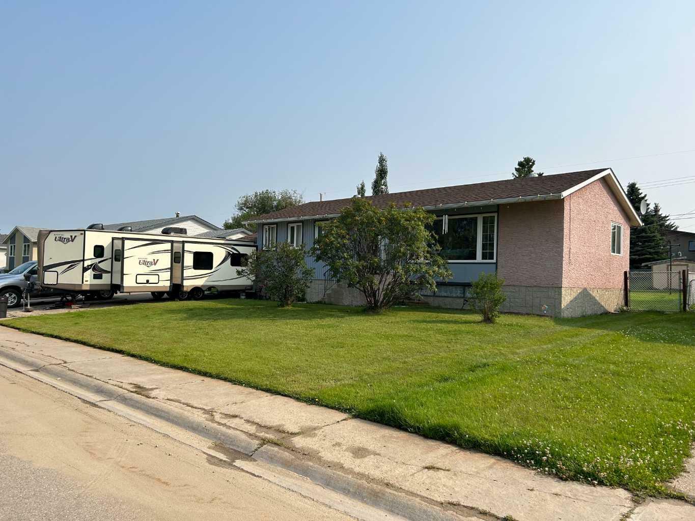 Property Photo:  602 6 Avenue  AB T0H 1P0 