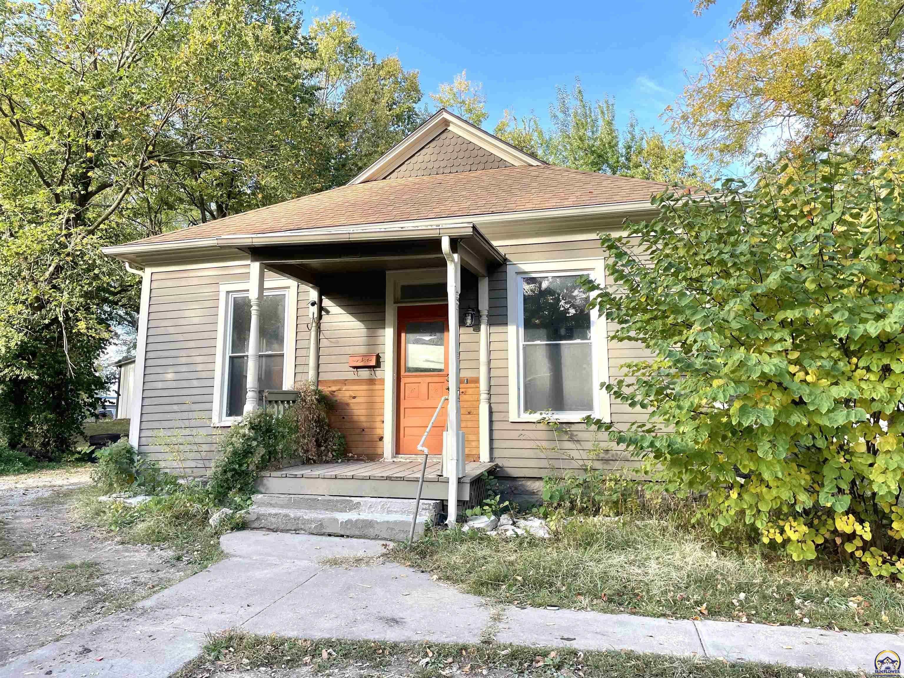 Property Photo:  525 Keller Ave  KS 66436 