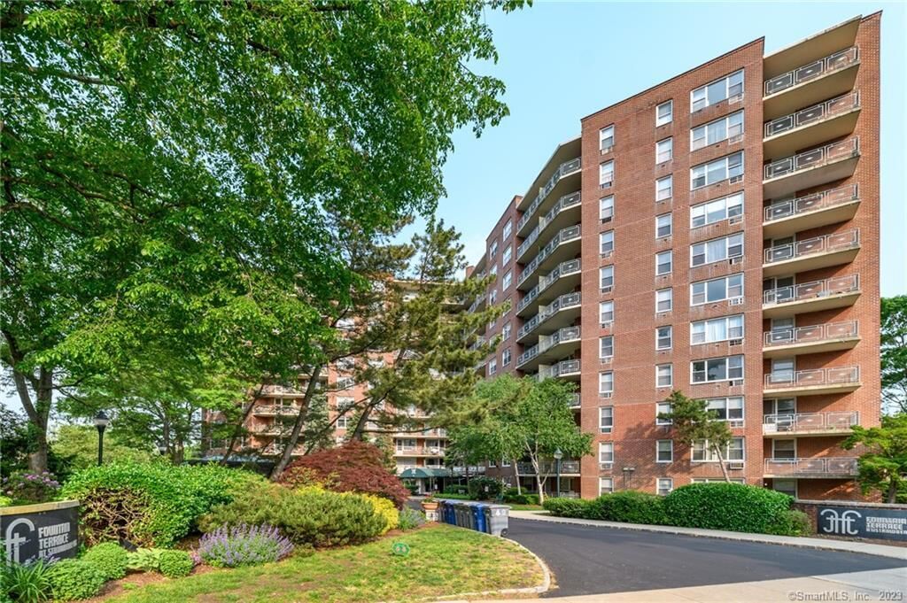 Property Photo:  71 Strawberry Hill Avenue 614  CT 06902