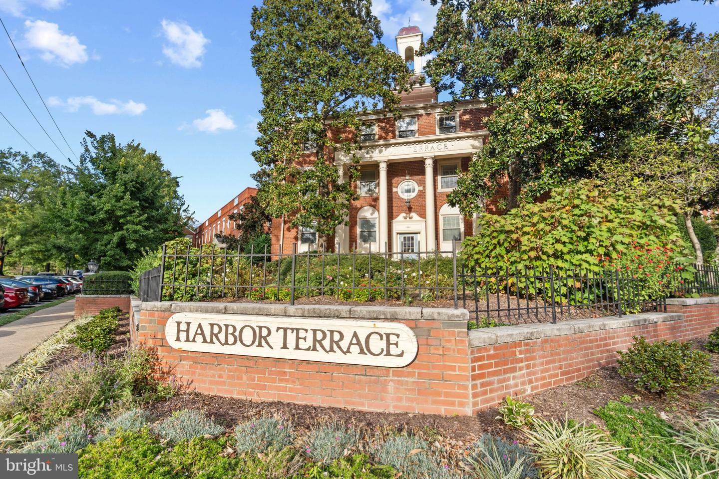Property Photo: 515 Bashford Lane 6 VA 22314