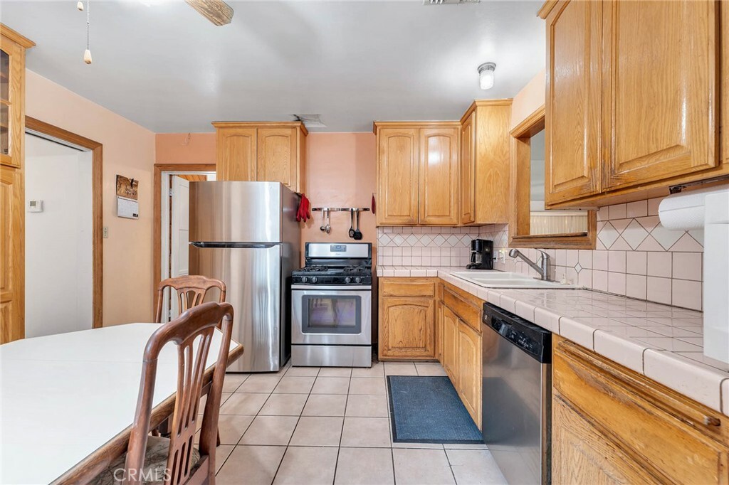 Property Photo:  15061 Minnehaha Street  CA 91345 