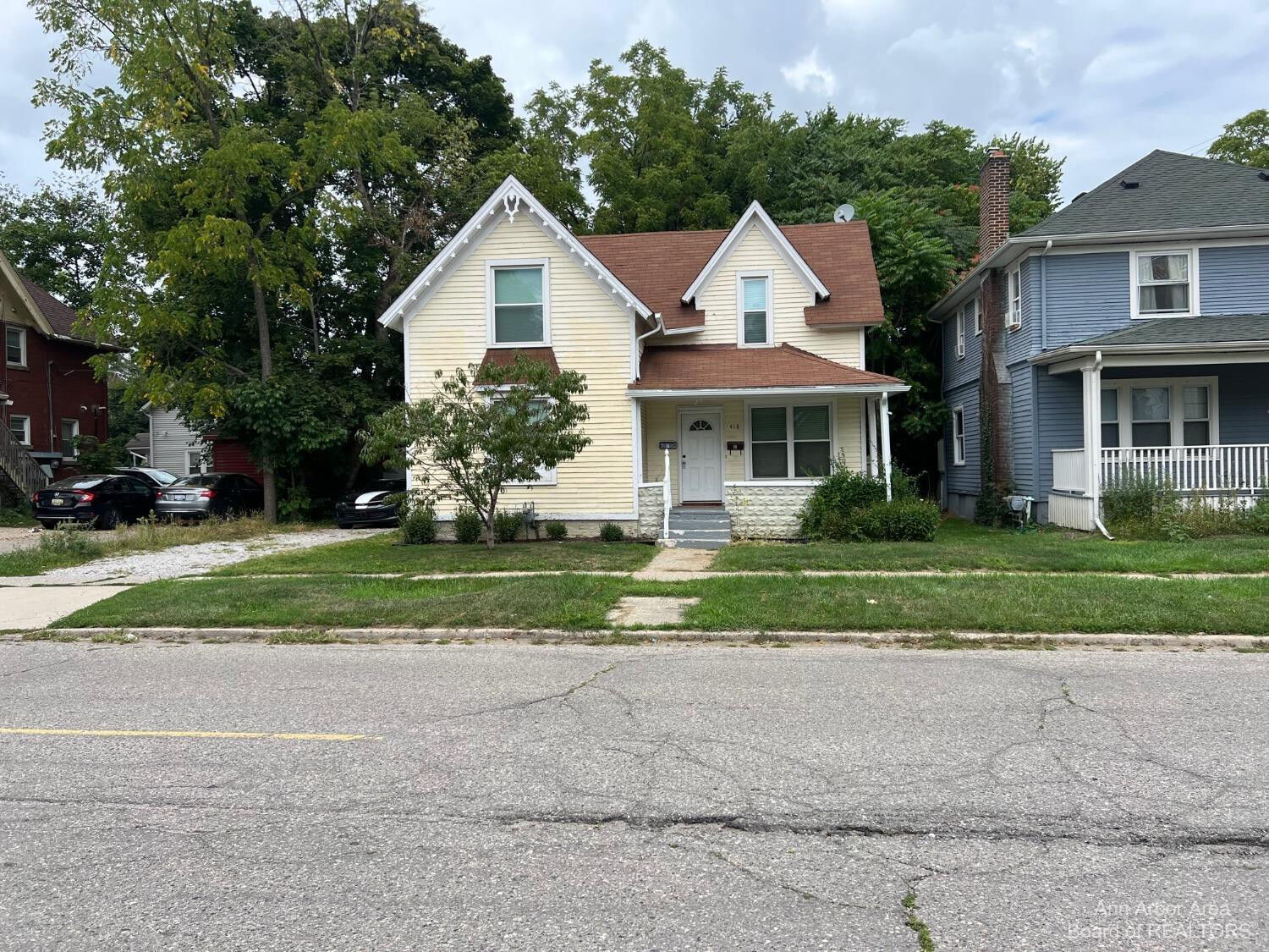 Property Photo:  418 N Pearl St Street  MI 48197 