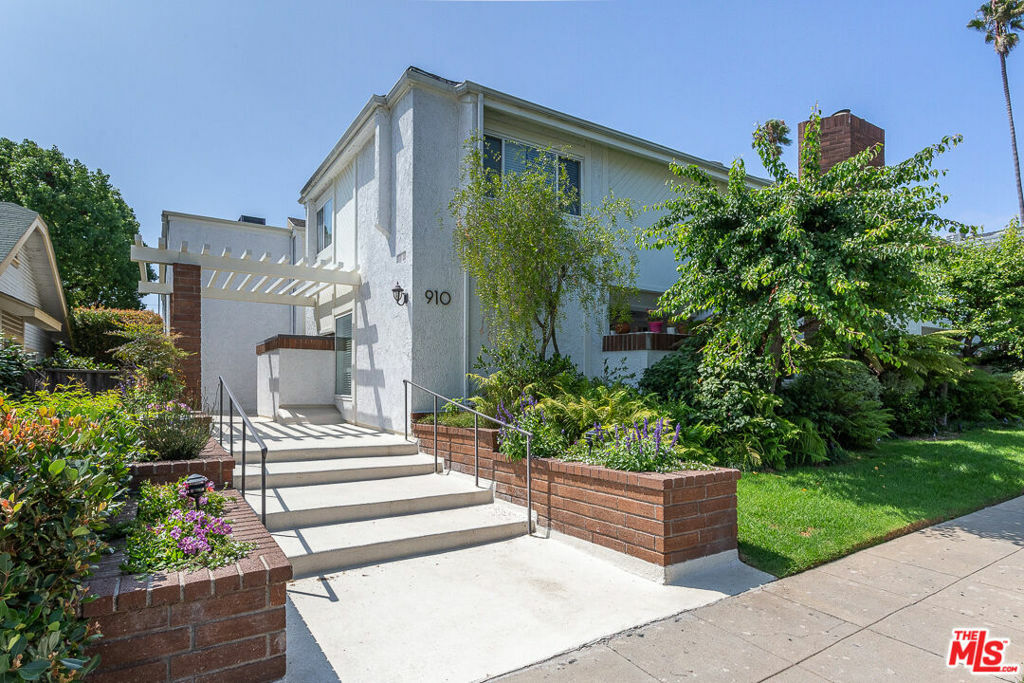 Property Photo:  910 19th Street 10  CA 90403 