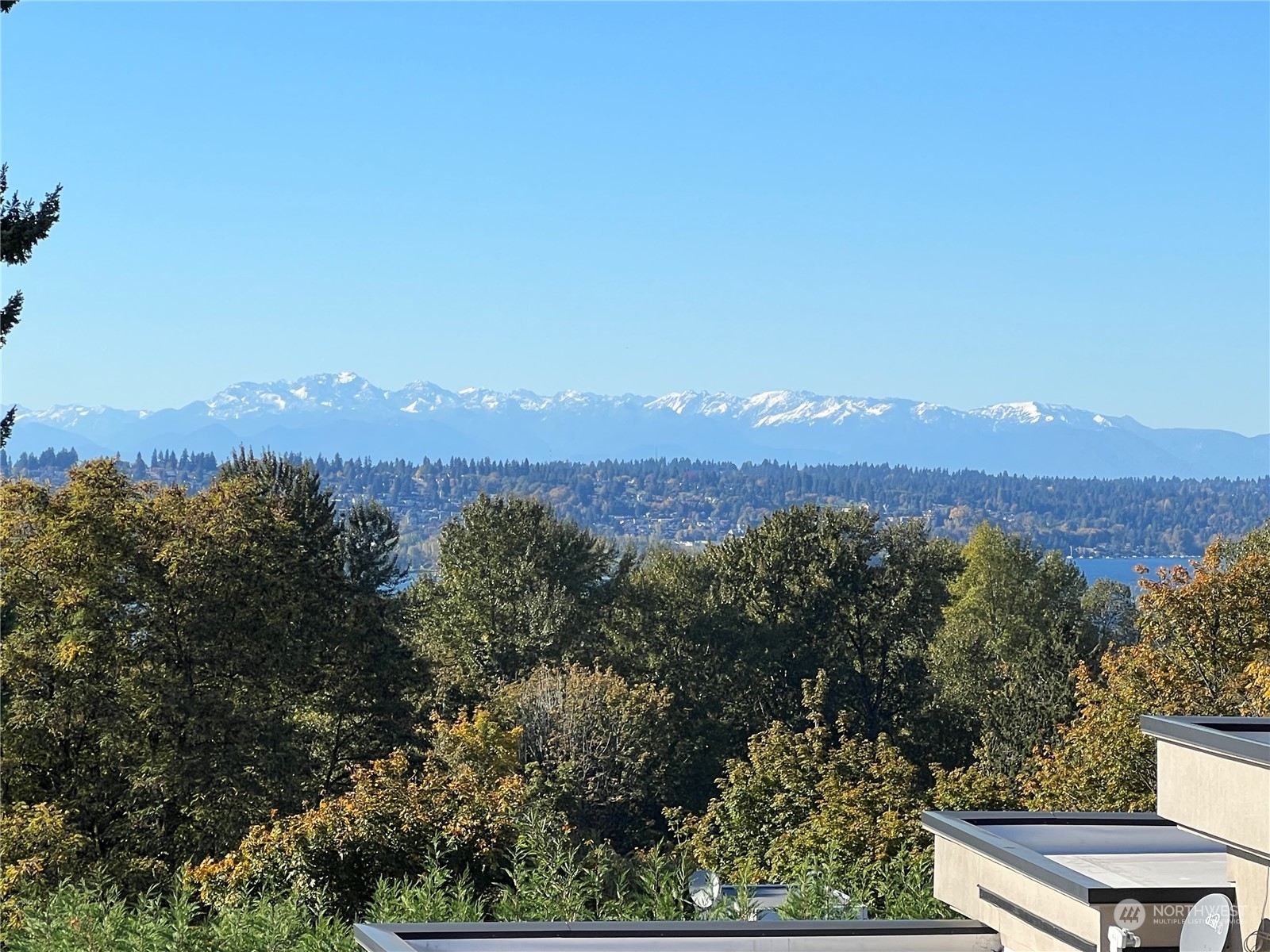 Property Photo: 7537 115th Place NE WA 98033
