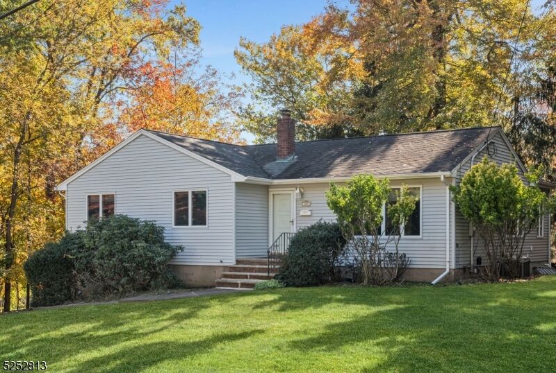 Property Photo:  42 Rutherford Pl  NJ 07645 