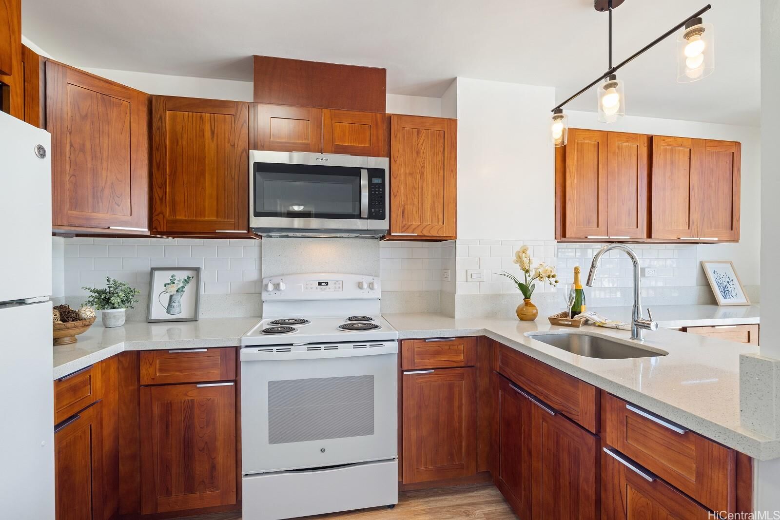 Property Photo: 2121 Algaroba Street 1601 HI 96826