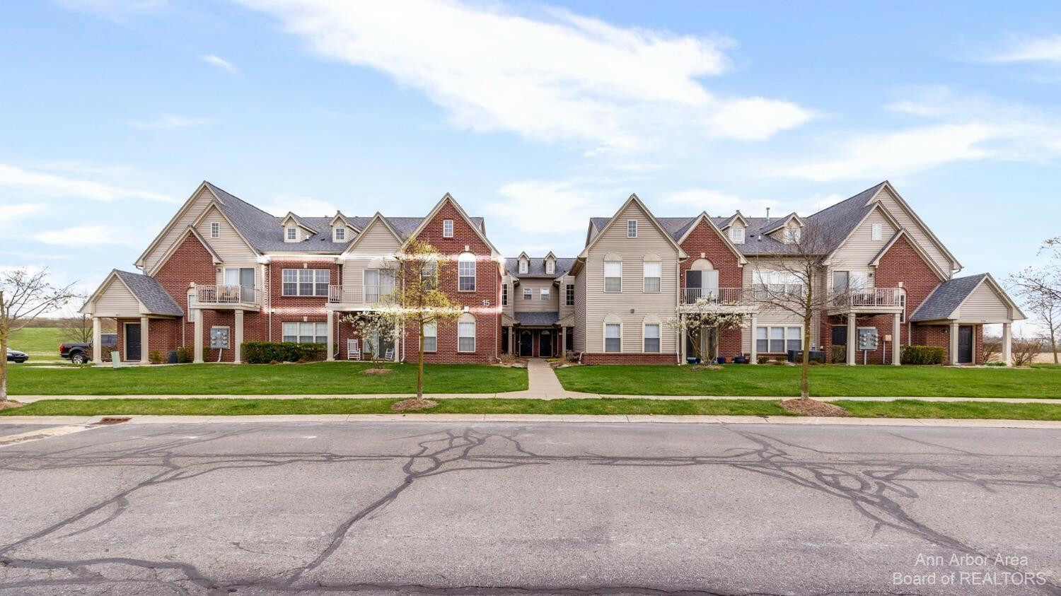 Property Photo: 519 Addington Lane Lane MI 48108