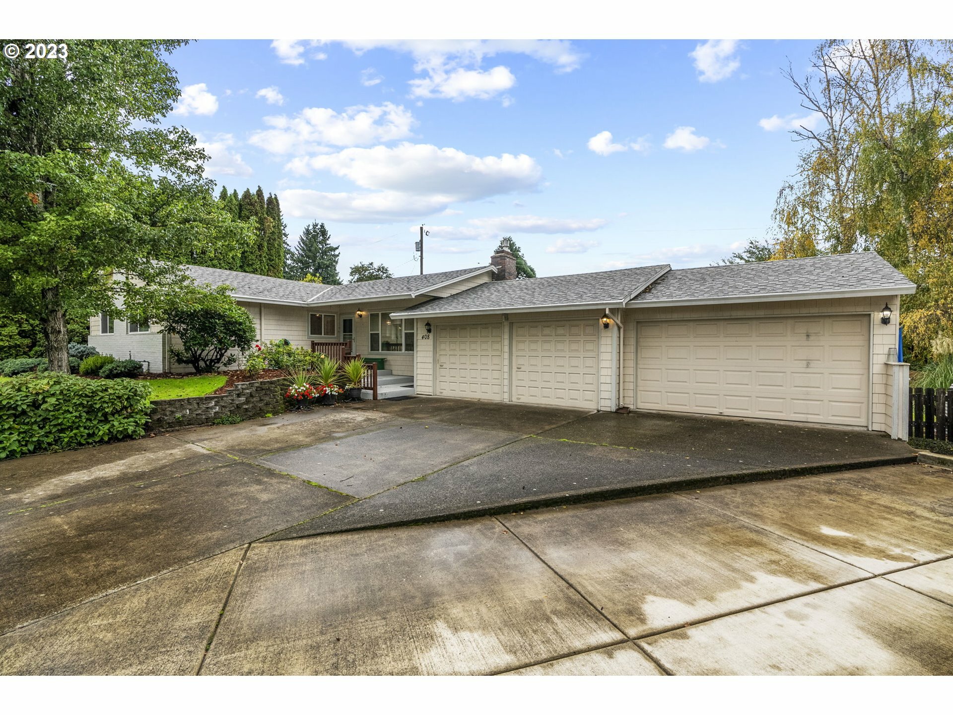 Property Photo: 408 NE 111th St WA 98685