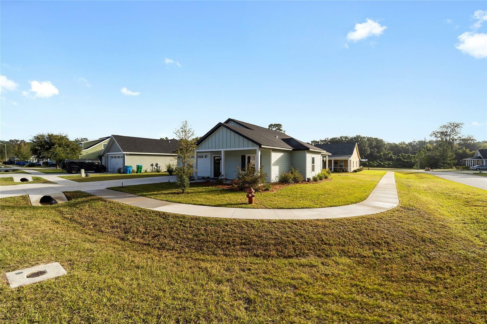 Property Photo: 19853 NW 248th Street FL 32643