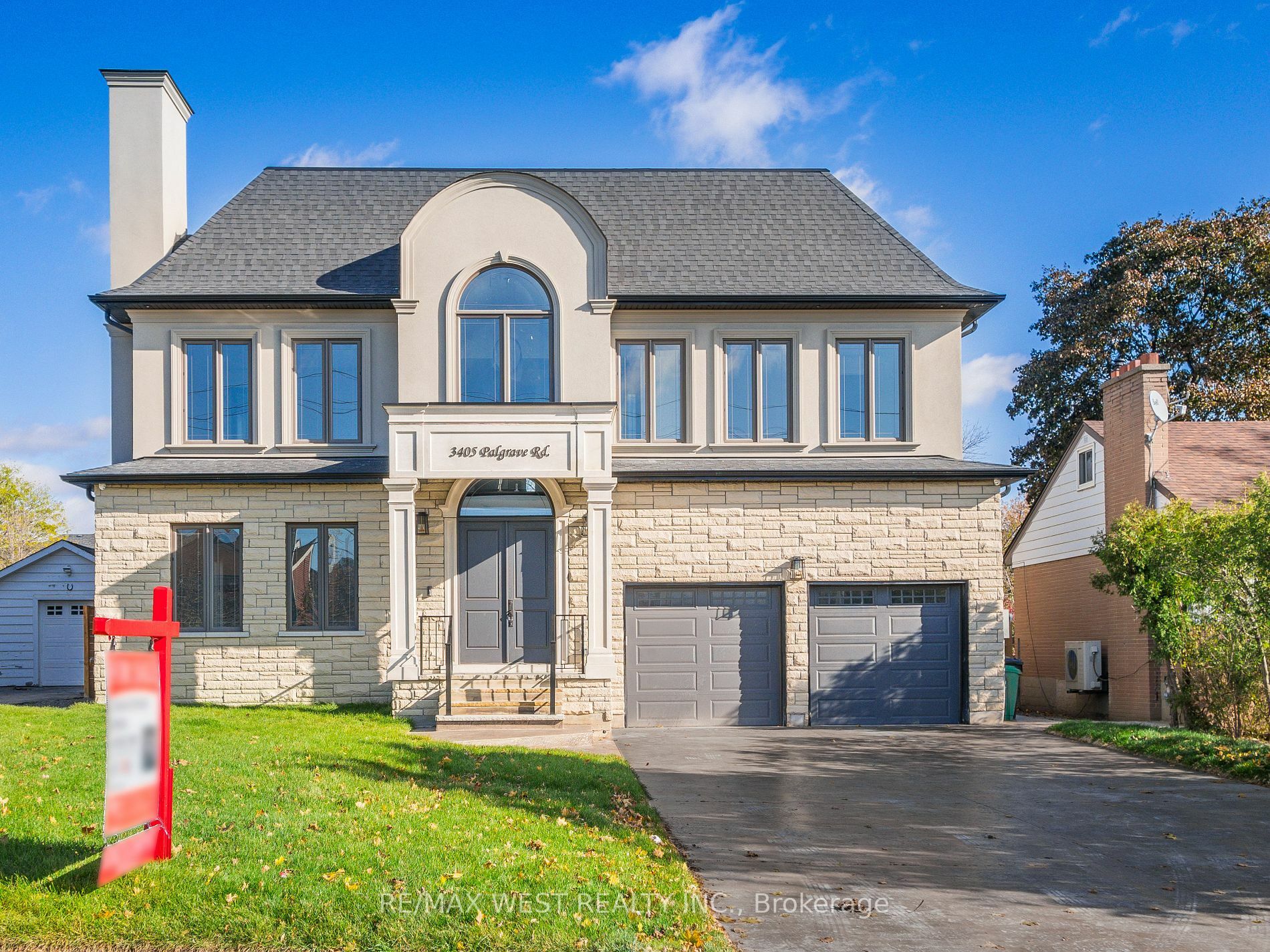 Property Photo: 3405 Palgrave Rd ON L5B1V9