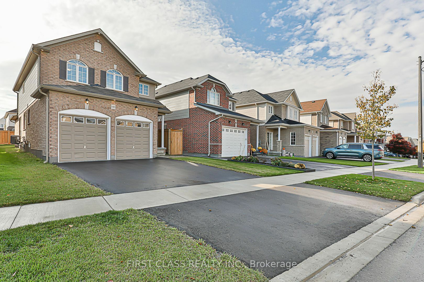 Property Photo: 1485 Dunedin Cres ON L1K8L7