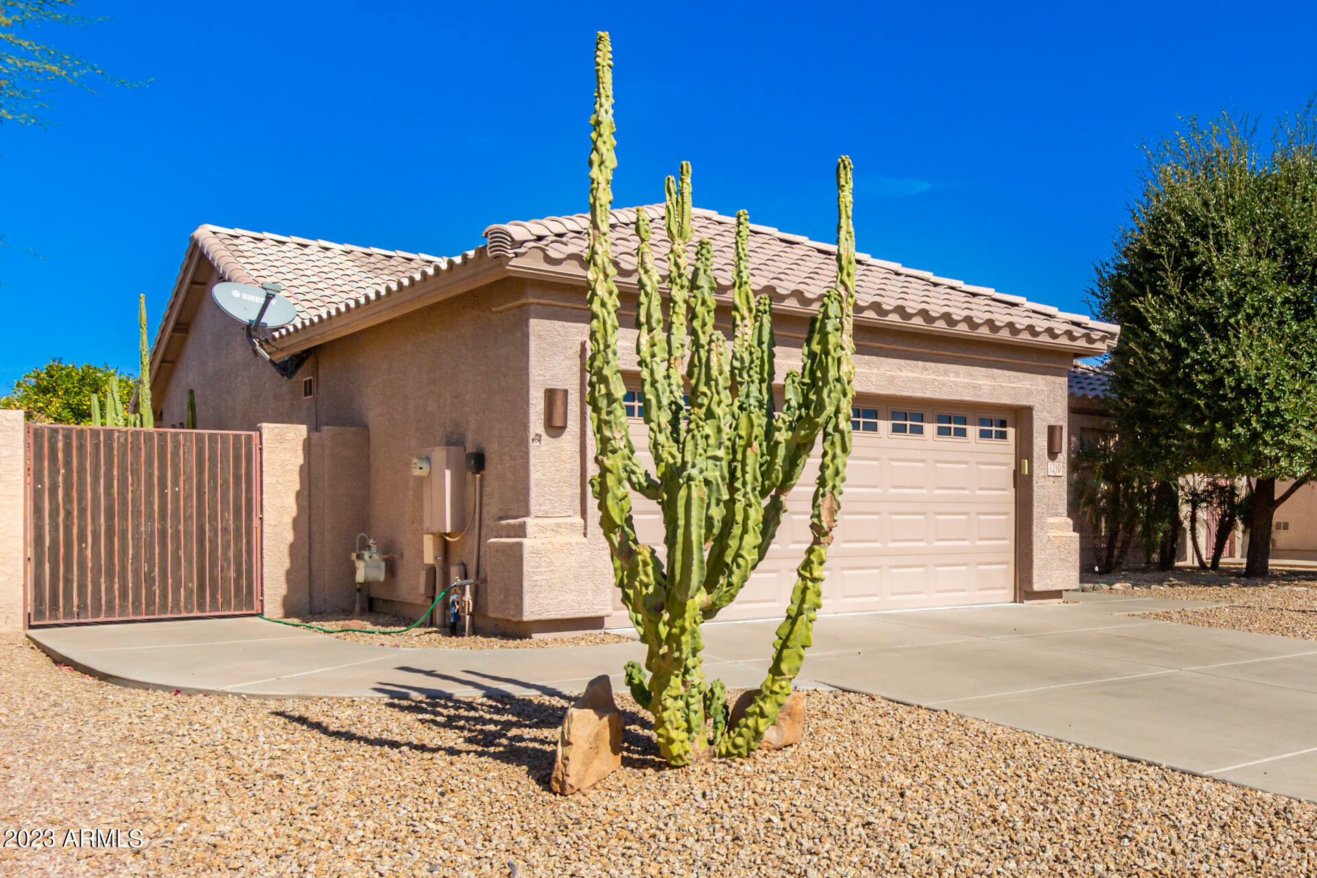 Property Photo: 1210 E Torrey Pines Lane AZ 85249