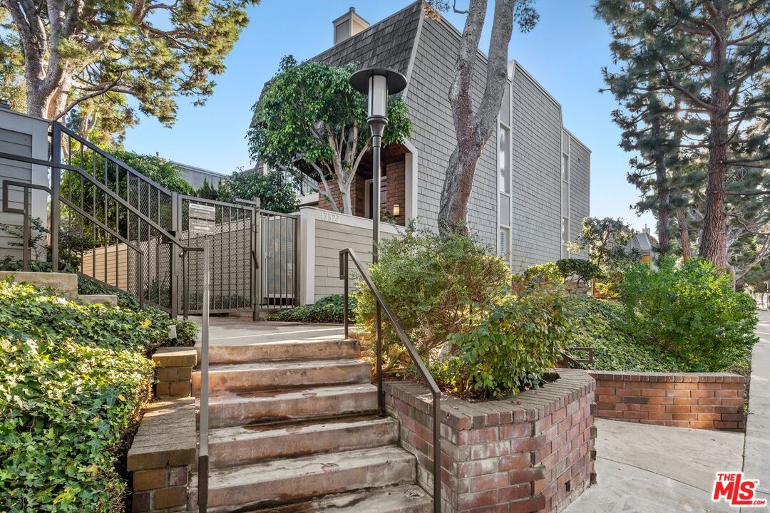 13322   Maxella Ave 1  Marina Del Rey CA 90292 photo
