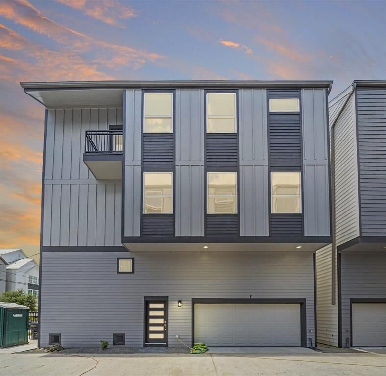 Property Photo: 1221 W 16th Street B TX 77008