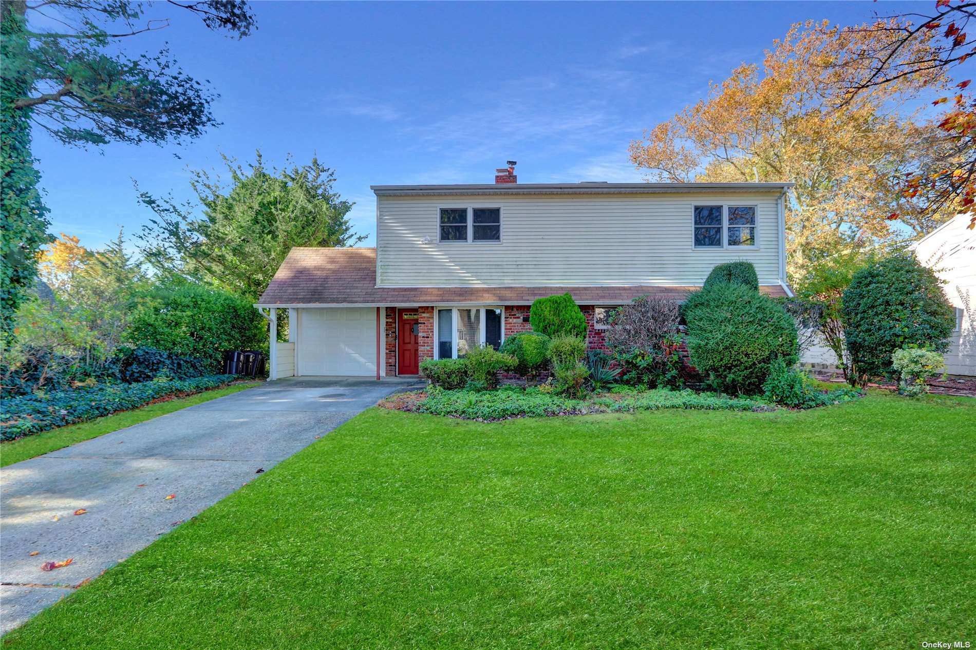 Property Photo:  75 Sprucewood Drive  NY 11756 