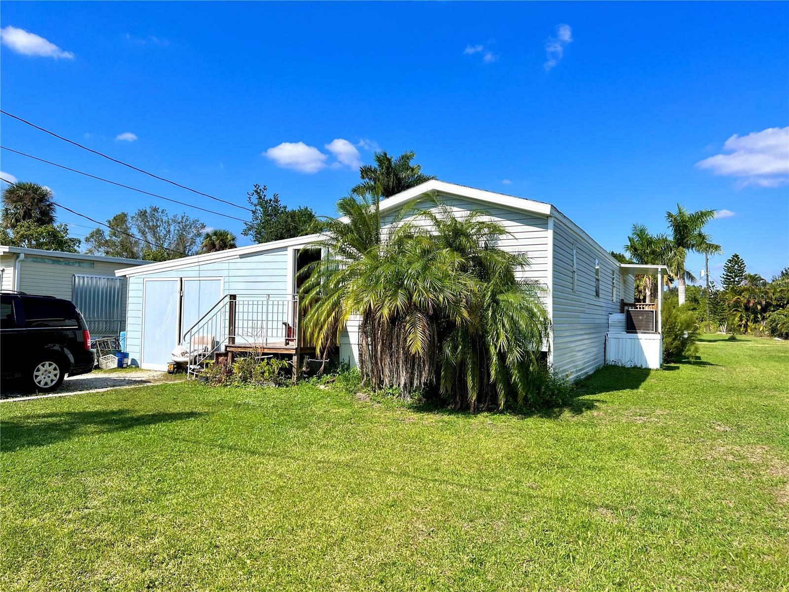 Property Photo: 1516 Woodlawn Avenue FL 33950