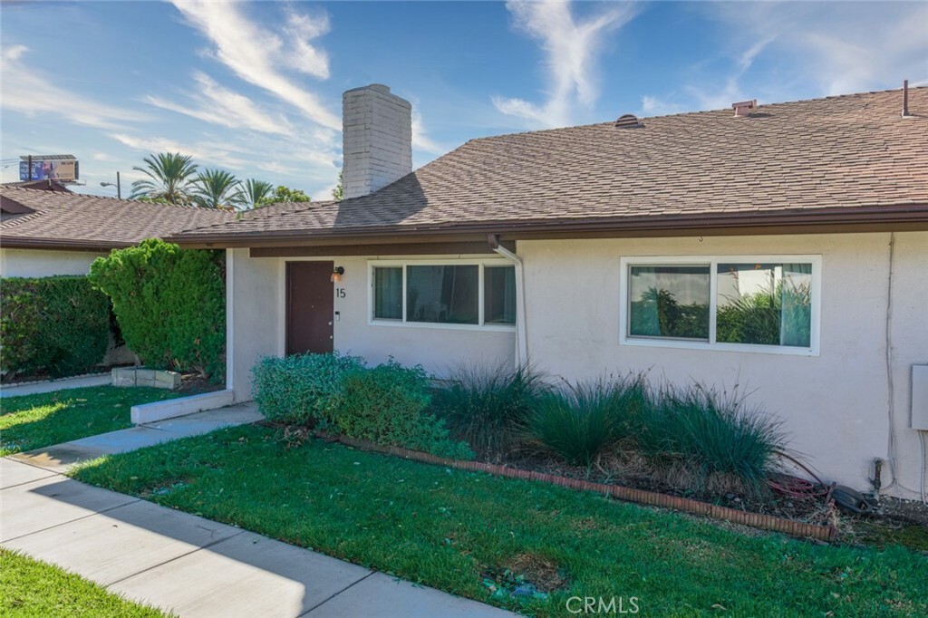 Property Photo:  1800 E Heim Avenue 15  CA 92865 