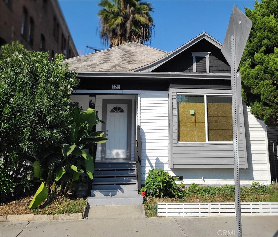 Property Photo:  129 W 8th Street  CA 90813 