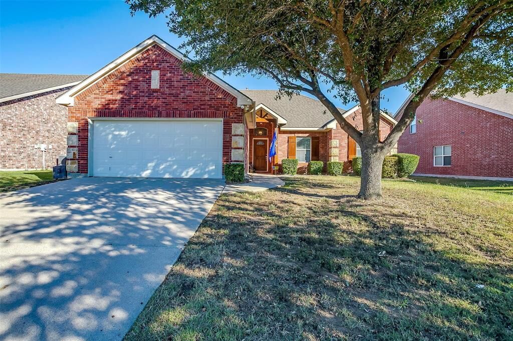 Property Photo:  552 Griffith Drive  TX 76179 