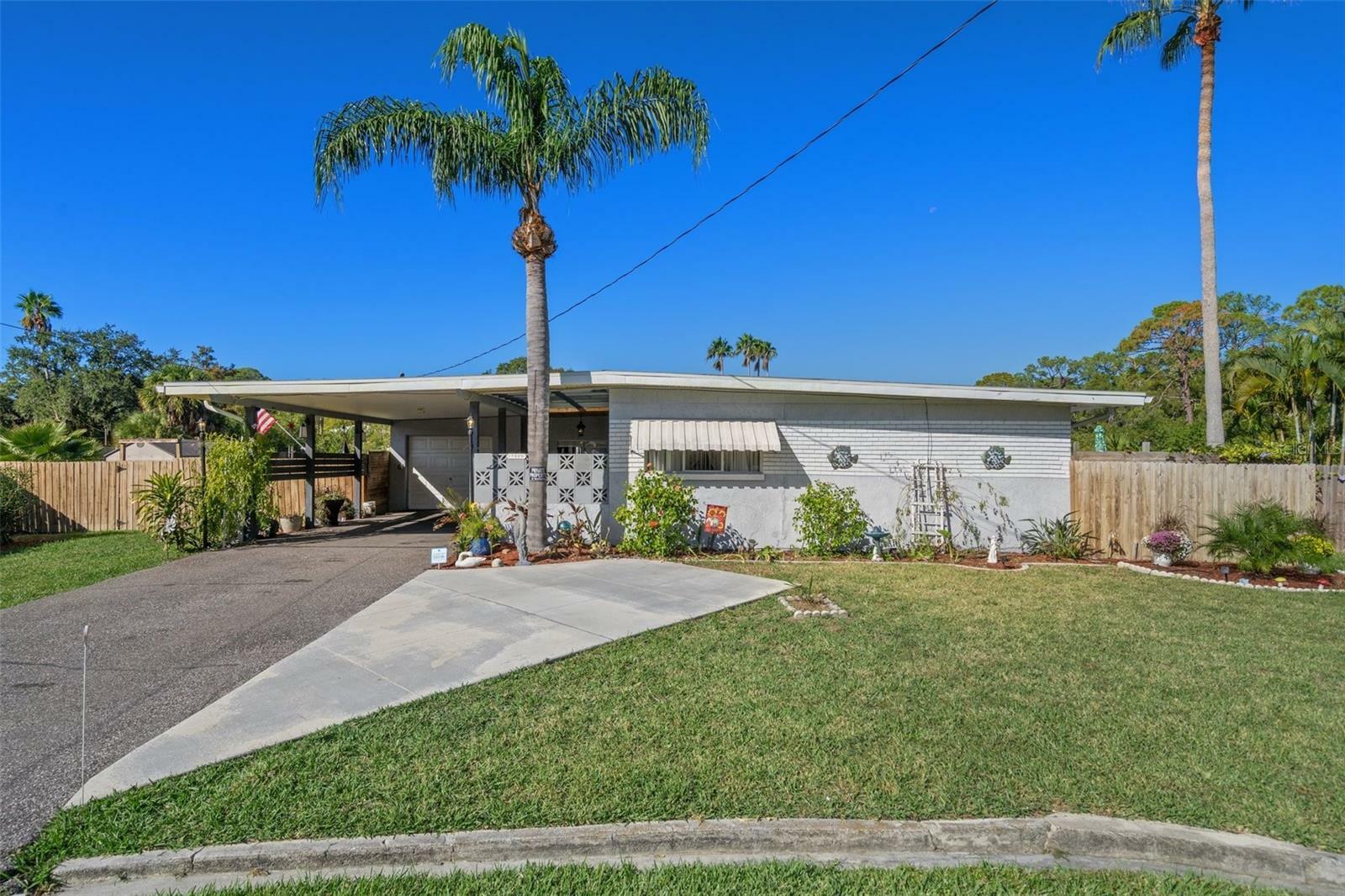 Property Photo:  7321 Royal Palm Drive  FL 34652 