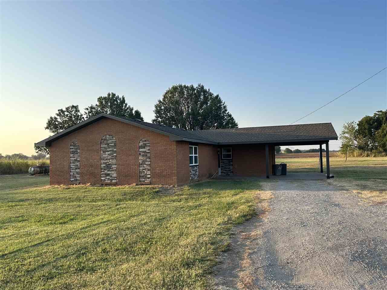 Property Photo:  2522 W Oakland Ave.  OK 74601 