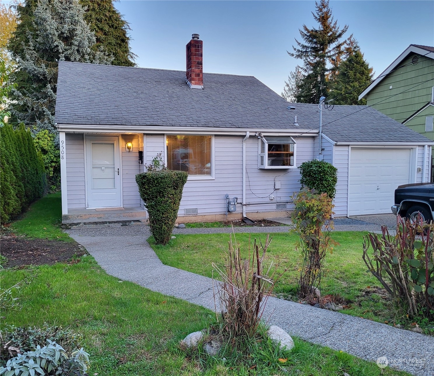 Property Photo:  9508 Wallingford Avenue N  WA 98103 