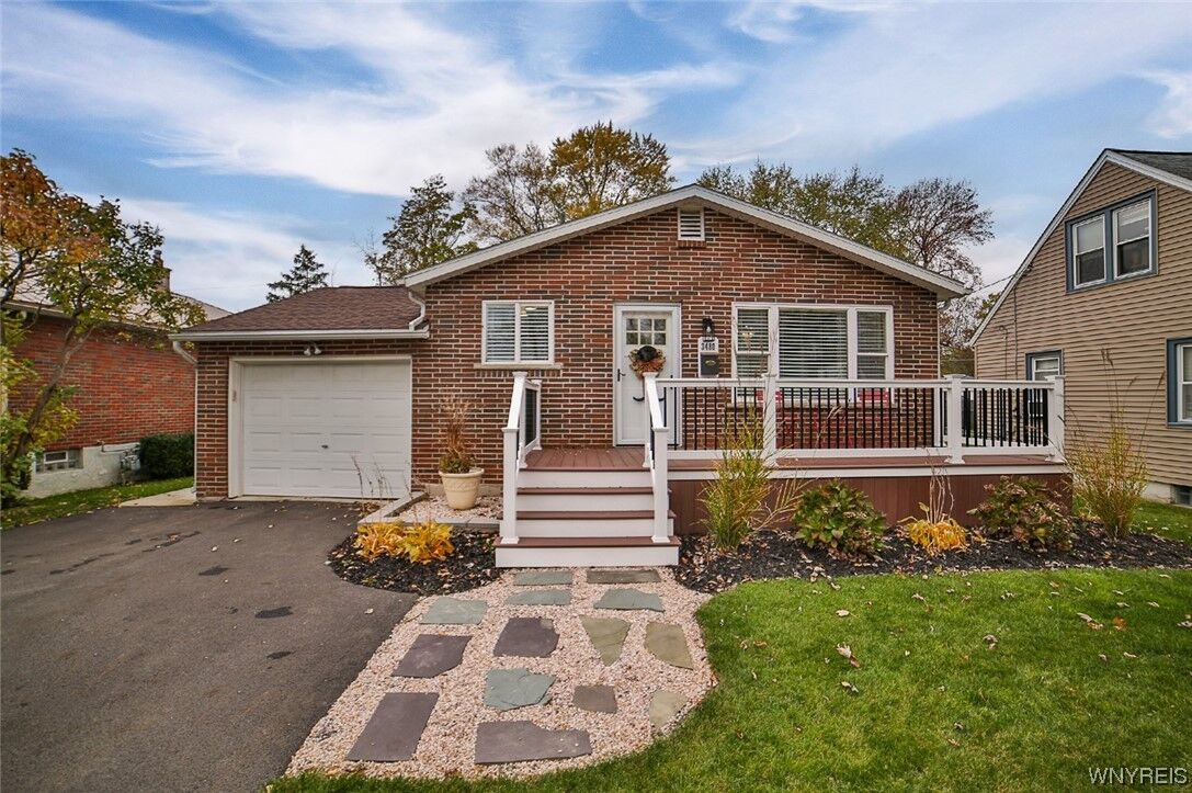 Property Photo:  3480 Wallace Drive  NY 14072 
