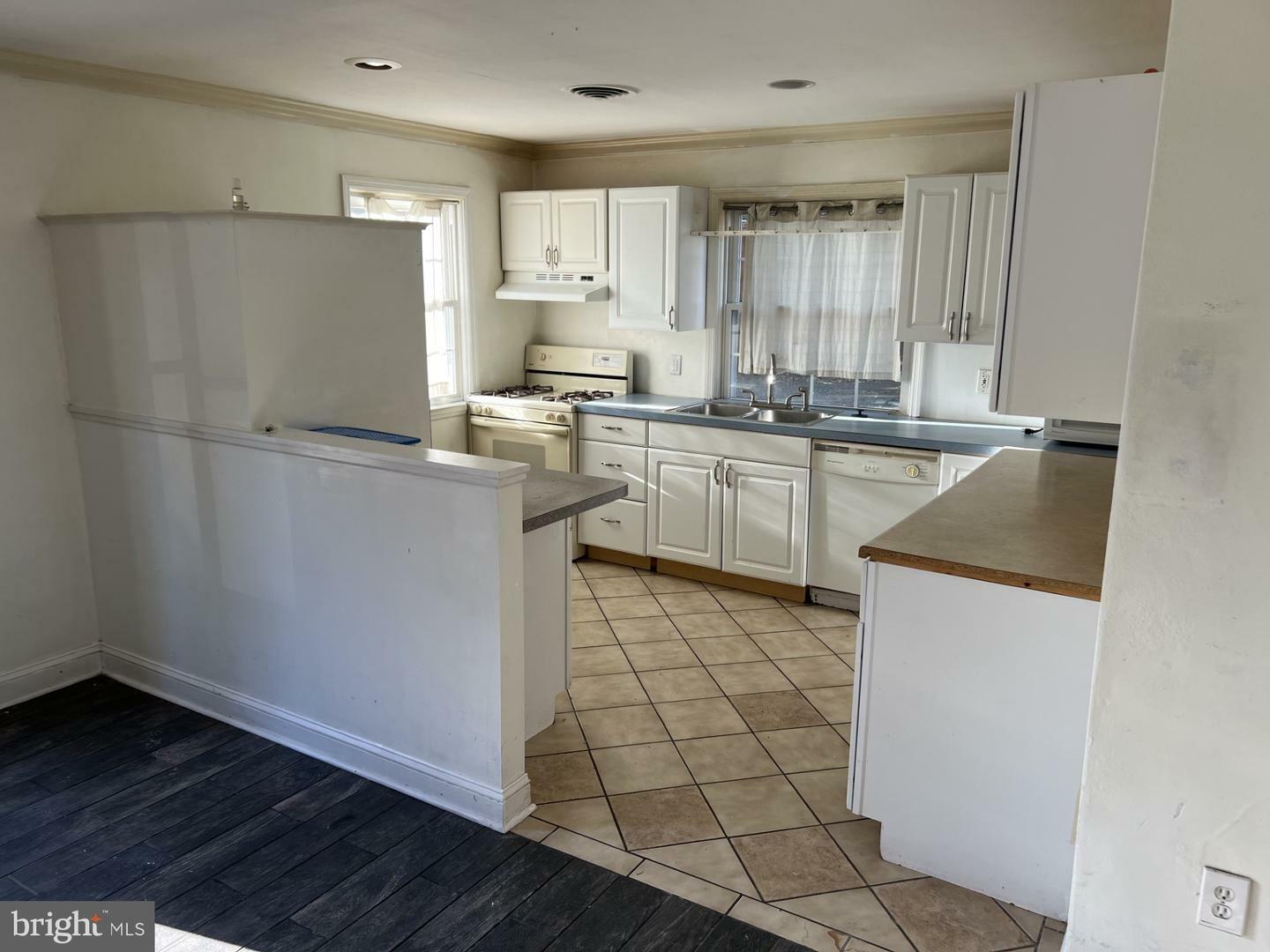 Property Photo: 200 Grandview Road PA 19063