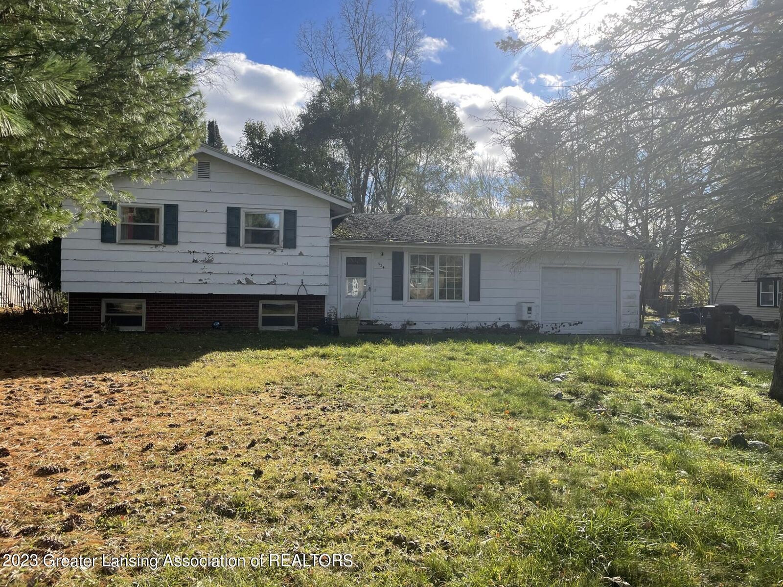 Property Photo:  624 Quinlan Drive  MI 48895 