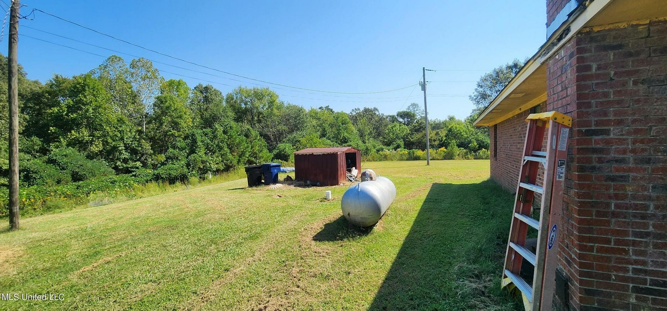 Property Photo: 5709 Peyton Rd Rd MS 38618