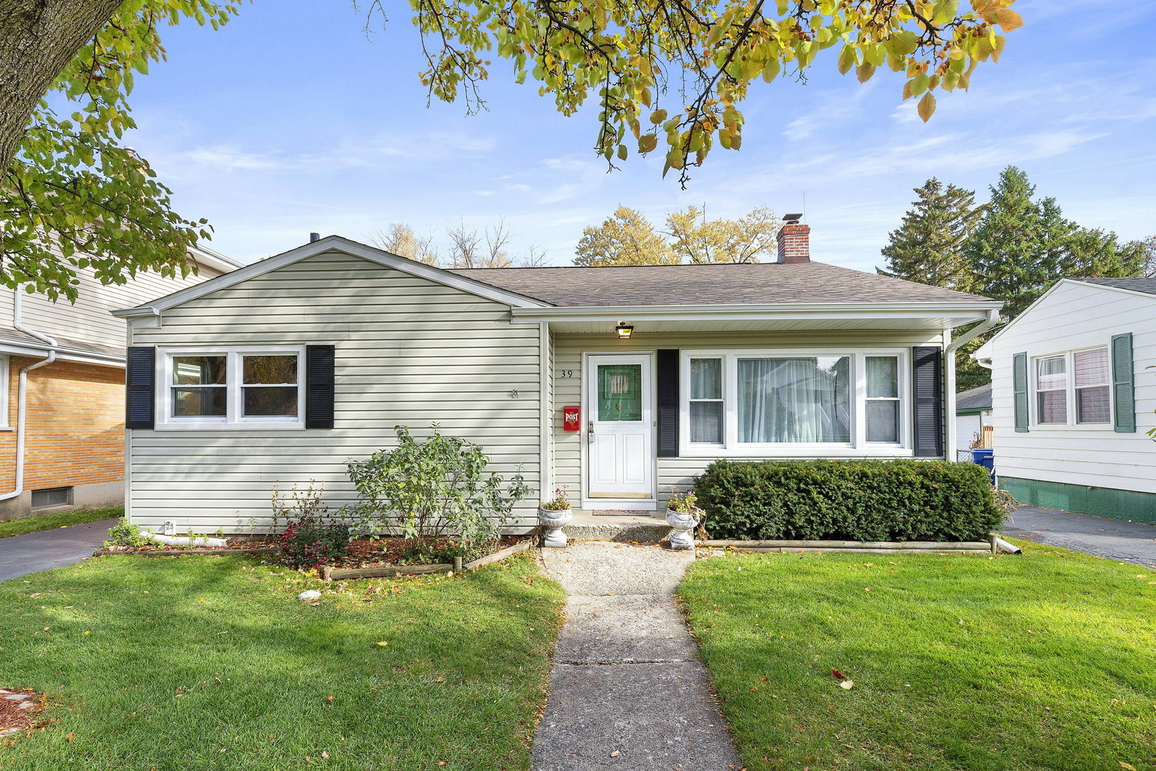 Property Photo:  39 N Harvard Avenue  IL 60181 