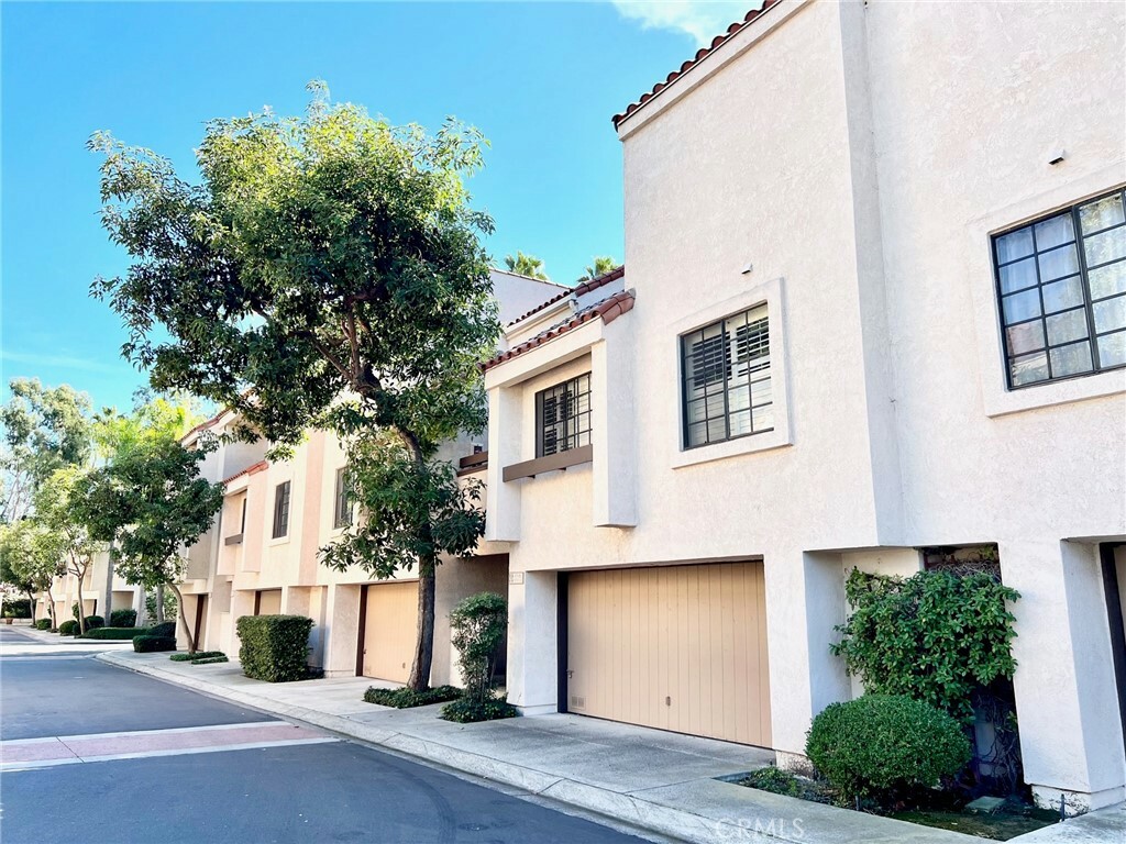 Property Photo: 10916 Seville Court 48 CA 92840