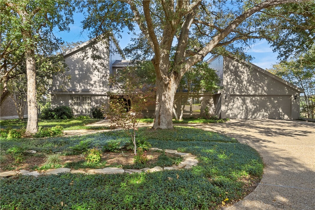 Property Photo:  4424 Village Oak Drive  TX 76710 