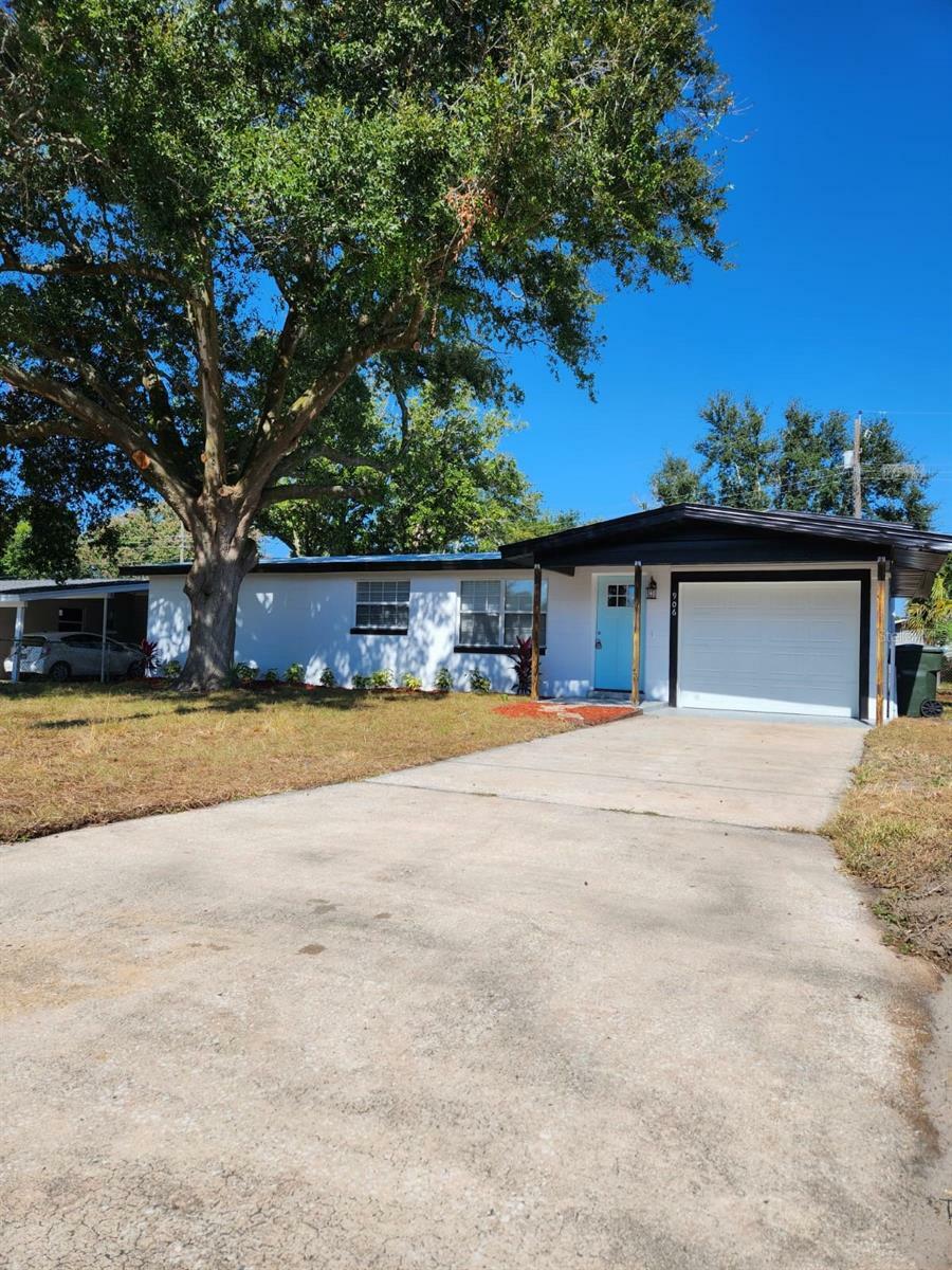 Property Photo:  906 Center Street  FL 34761 