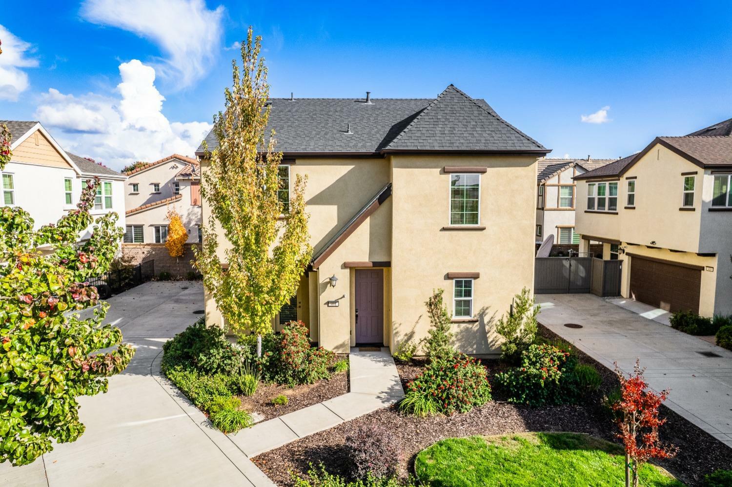 Property Photo: 401 Dormarin Place CA 95747