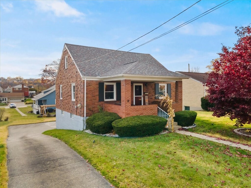 Property Photo:  2904 C St  PA 15133 