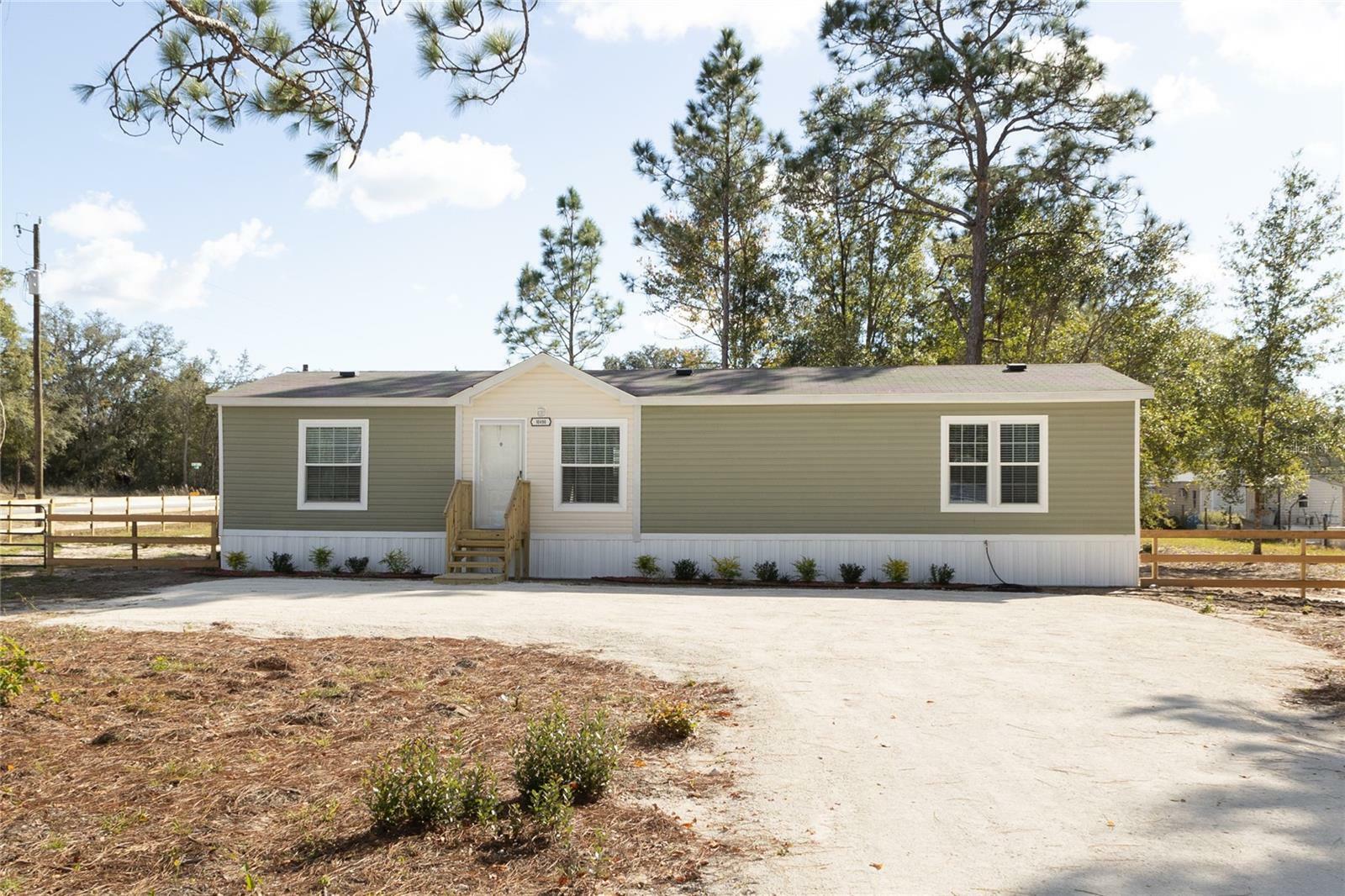 Property Photo:  10490 NE 99th Place  FL 32618 