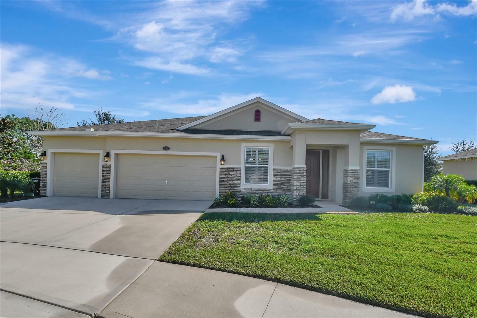 Property Photo:  735 Evening Star Lane  FL 32724 