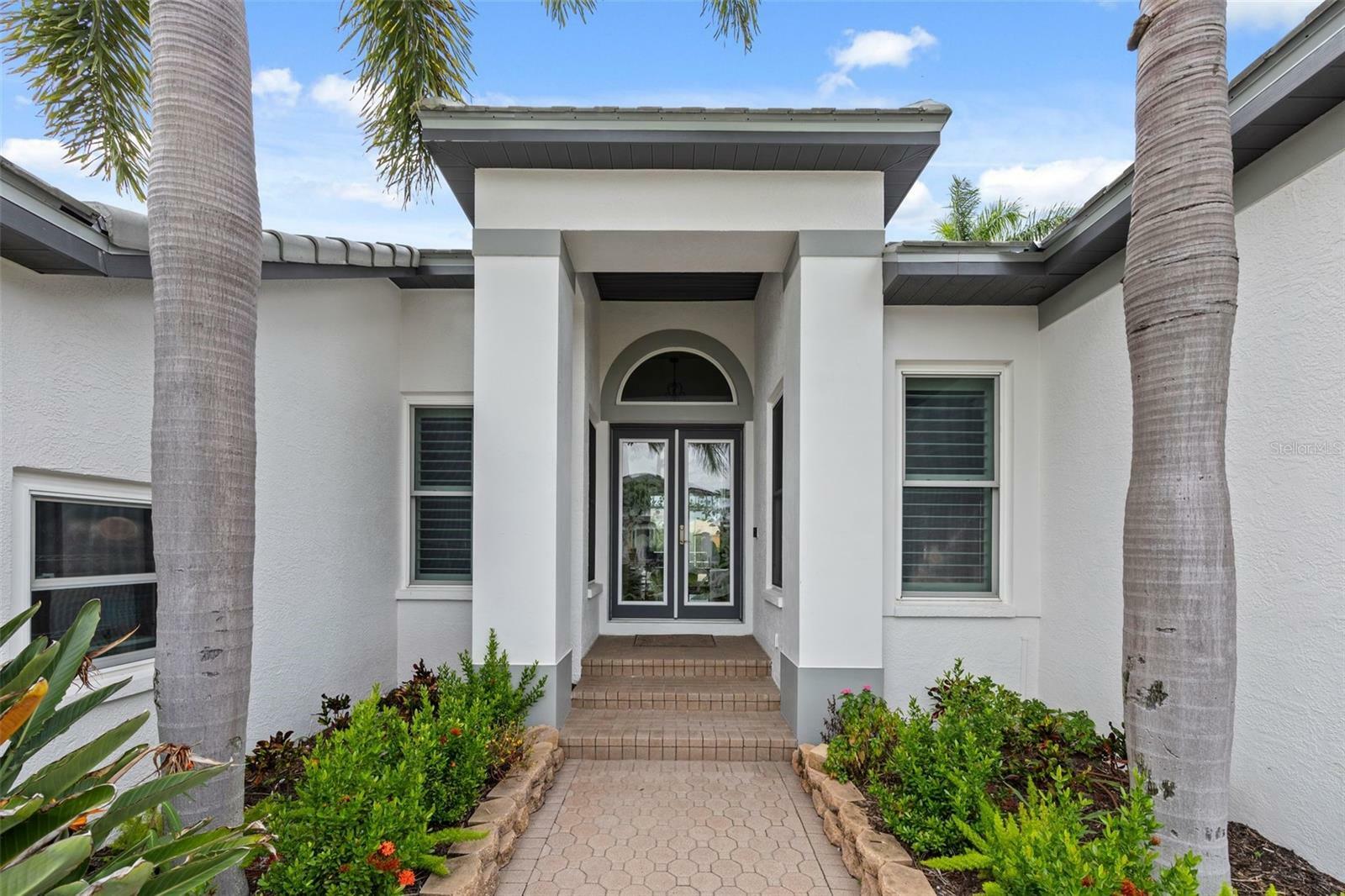 Property Photo:  1407 Alhambra Drive  FL 33572 