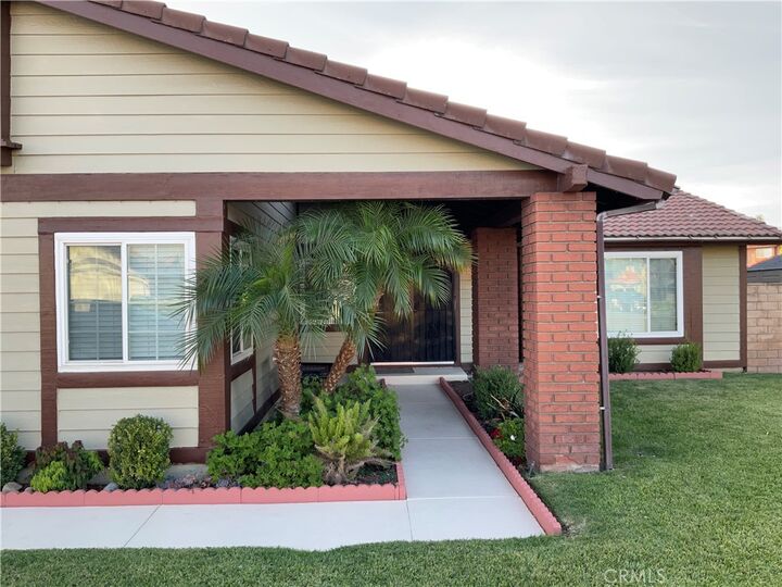Property Photo:  844 S Driftwood Avenue  CA 92376 