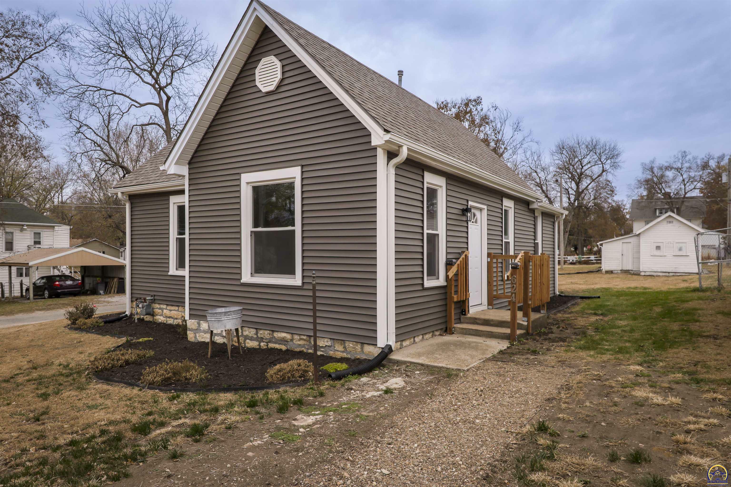 Property Photo:  624 W Third St  KS 66436 