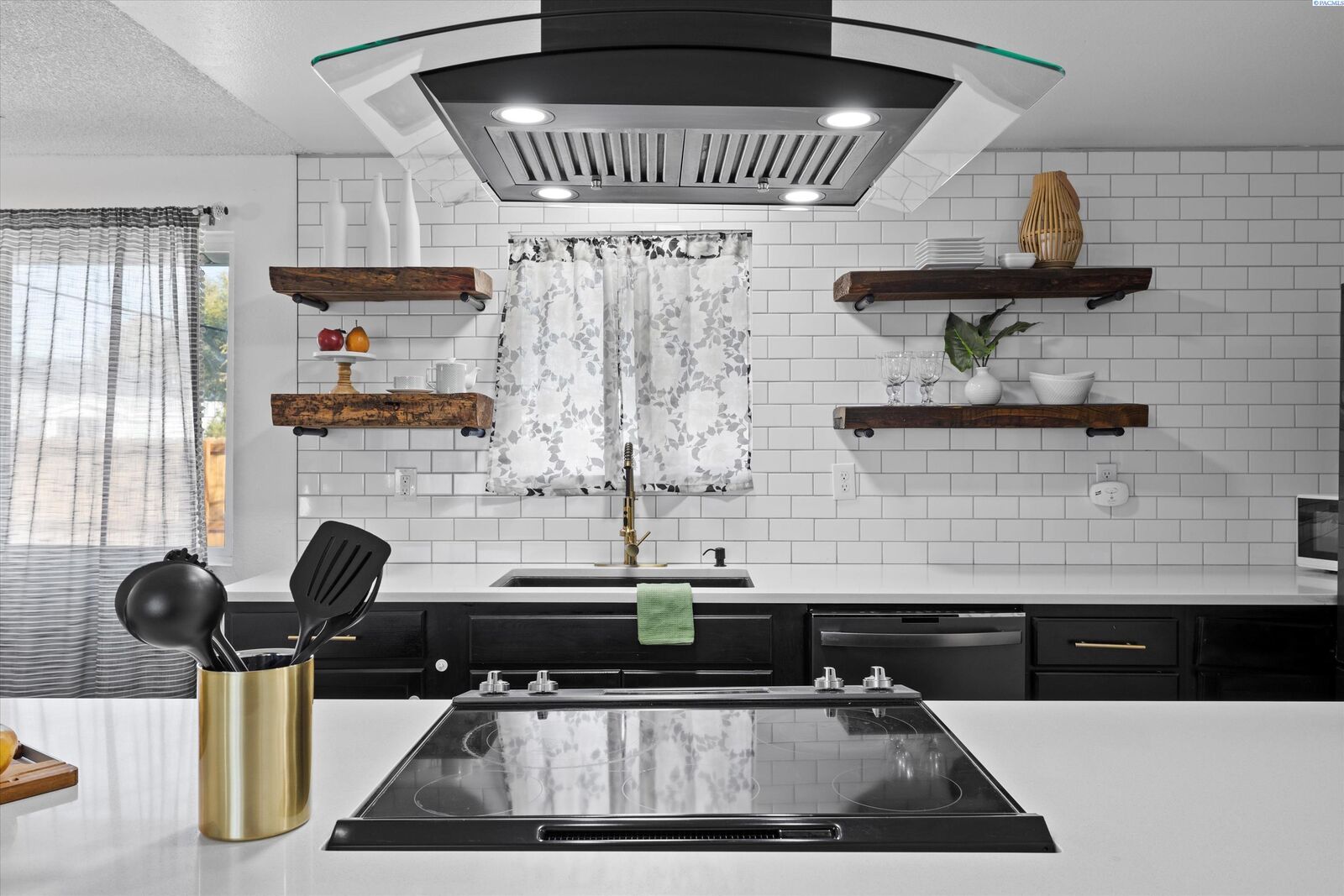 Property Photo: 1122 Horne Rd WA 99320