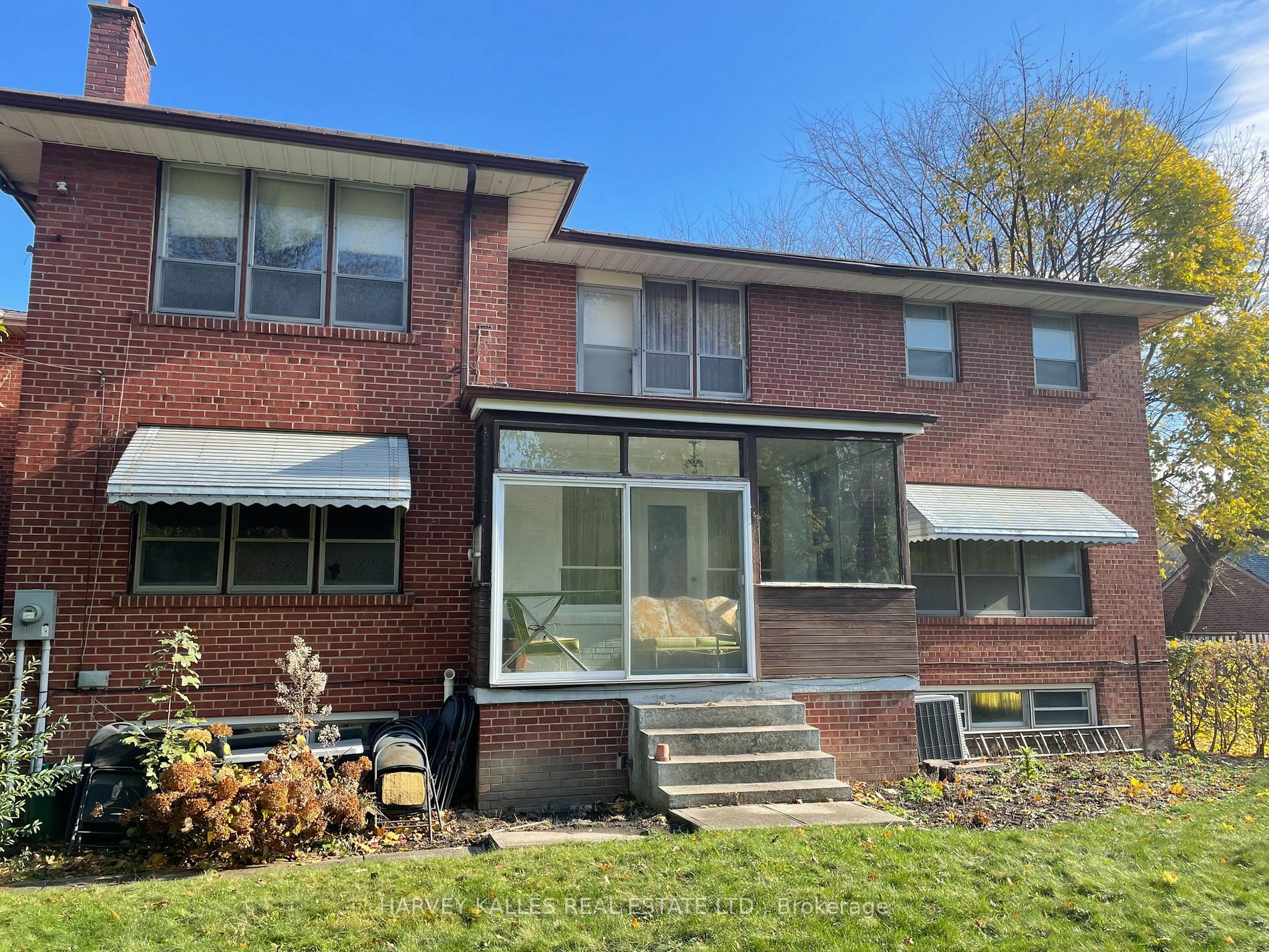 Property Photo: 4 Marwood Rd ON M6B3G2