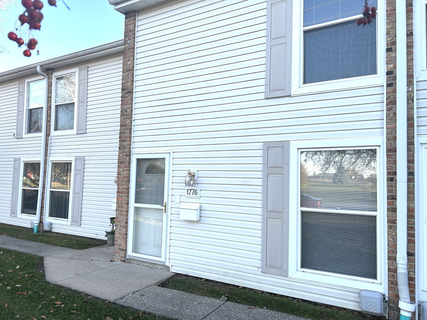Property Photo: 1776 Hassell Road IL 60169