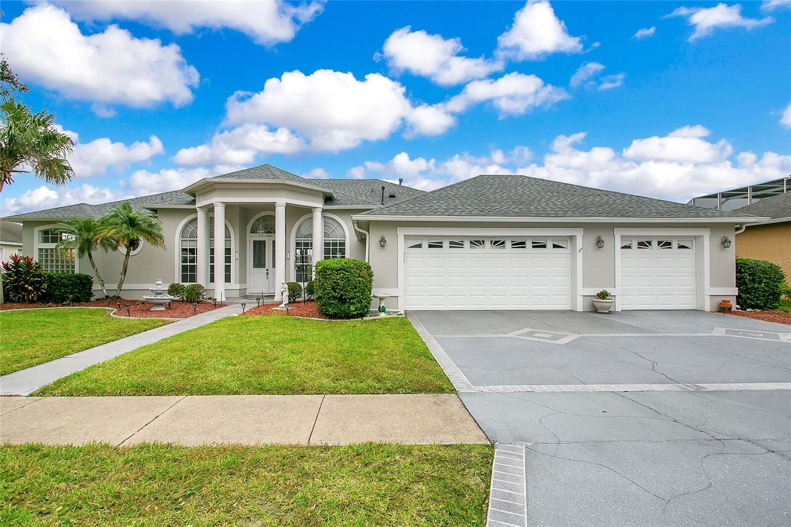 Property Photo: 349 Palmway Lane FL 32828