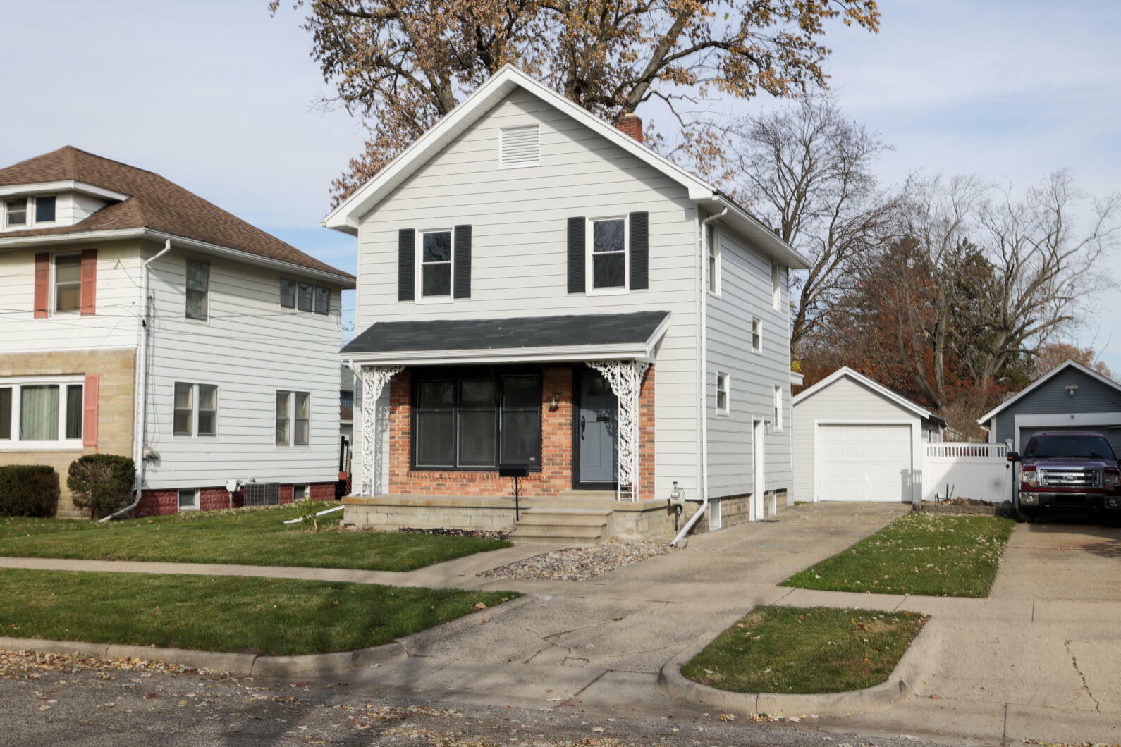 Property Photo:  906 Union Street  MI 49203 