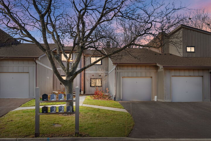 2S436 Emerald Green Drive F  Warrenville IL 60555 photo